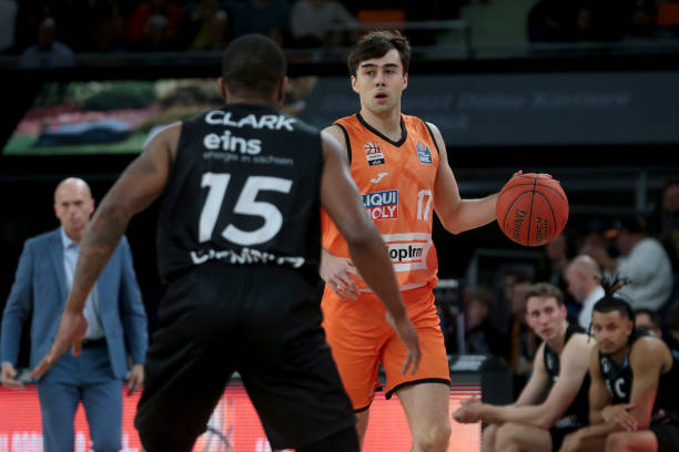 阵容无缝衔 阵容无缝衔