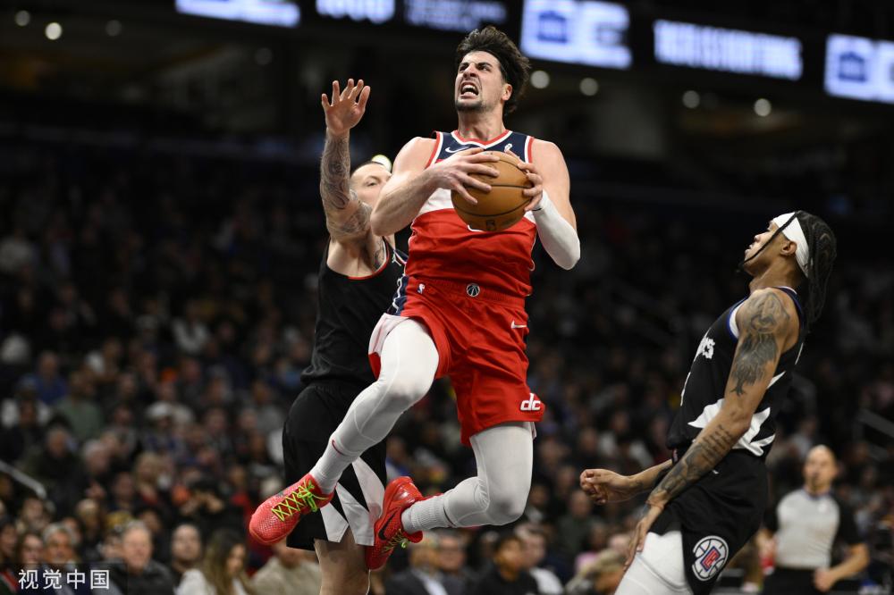 在他加盟日 在他加盟日