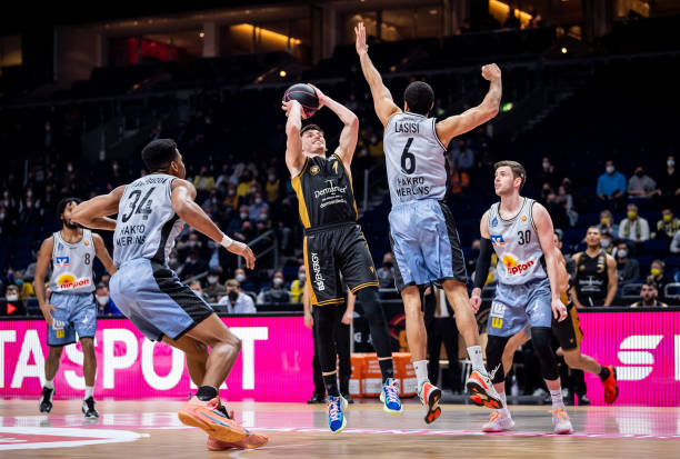 论和预测比 论和预测比